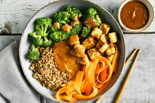 Buddha bowl met garnalen en quinoa