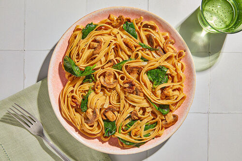 Cremige Tagliatelle mit Pilzen und Walnuss