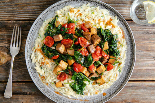 Risoni Risotto Mit Rauchertofu Truffelol Vegan Sojasahne Und Spinat Marley Spoon 