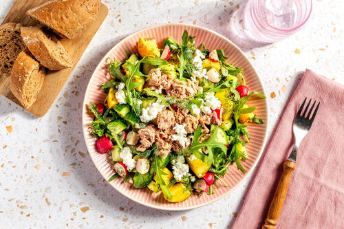 Thunfisch und Feta auf Kartoffelsalat