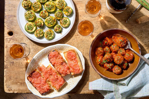 Tapas Platter: Albondigas & Pan con Tomate