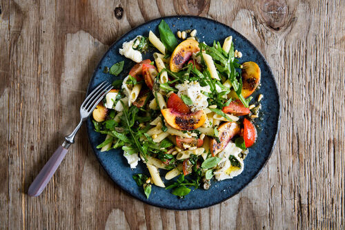 Mozzarella-Pasta-Salat mit Nektarine