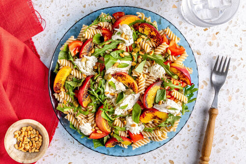 Vollkorn-Pastasalat mit Nektarine