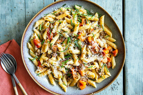 Pasta met dadels en biologisch rundergehakt