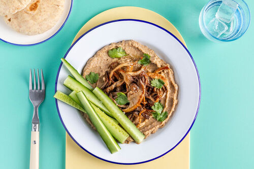 Gebakken oesterzwammen op linzenhummus