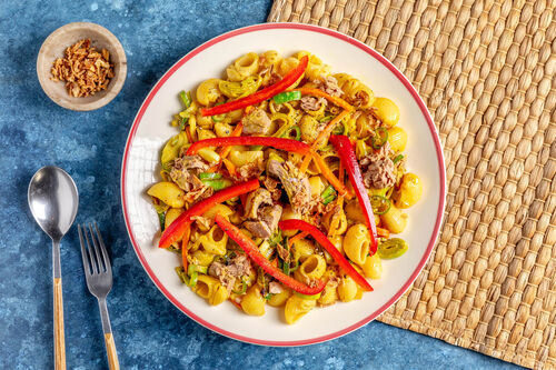 Makkelijke pasta met tonijn en currykruiden