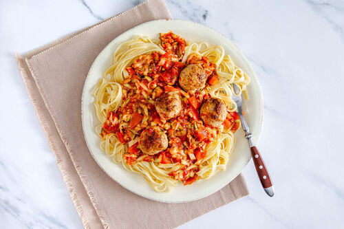 Italiaanse gehaktballetjes op tagliatelle