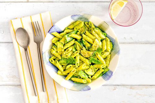 Pasta mit Kaiserschoten und Zucchini