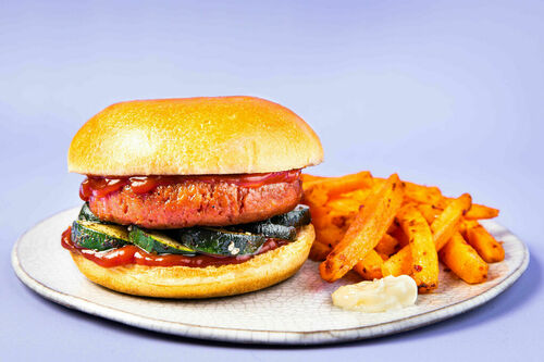 Vegan "hamburger" met wortelfrietjes