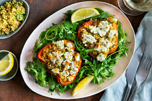 Paprika mit Bulgur-Feta-Füllung