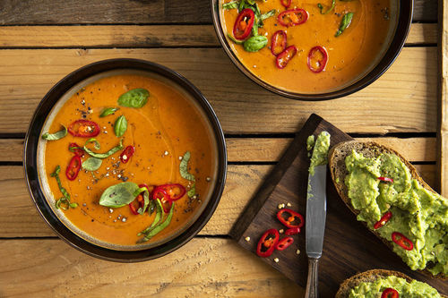 Paprikasoep met verse chili