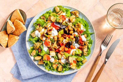 Röstauberginen und Bohnen auf Rucola