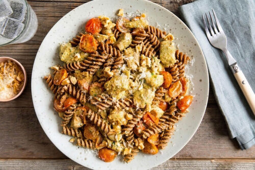 Volkoren pasta met kip en tomaatjes
