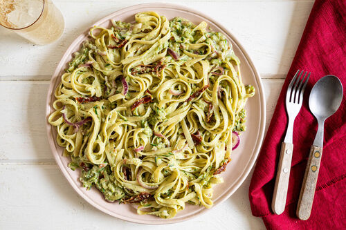 Tagliatelle met courgette en gedroogde tomaat
