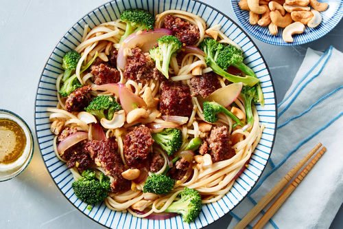 Beef & Broccoli Lo Mein