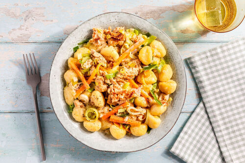Gnocchi in weißer Veggie-Bolognese