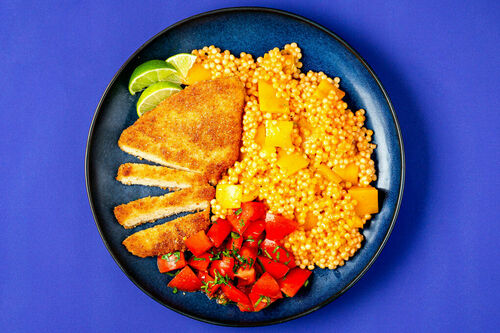 Veganes Schnitzel mit Paprika-Perlencouscous