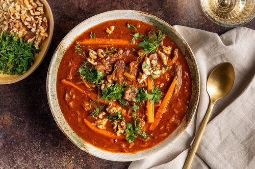Georgische Rindfleischsuppe