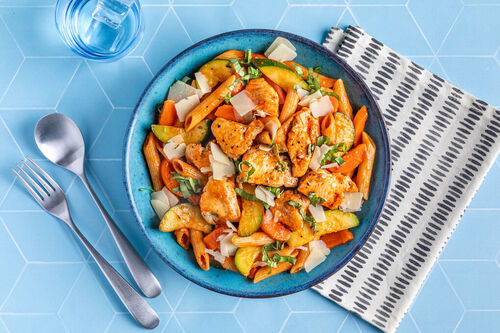 Snelle pasta met biologische kip en groente