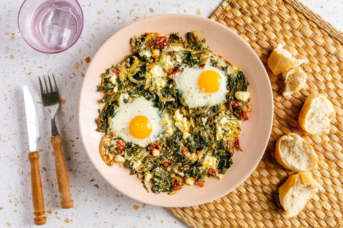 Groene shakshuka met feta en spinazie