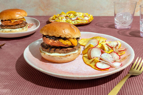 Rindfleischburger mit Cheddar-Portobellos