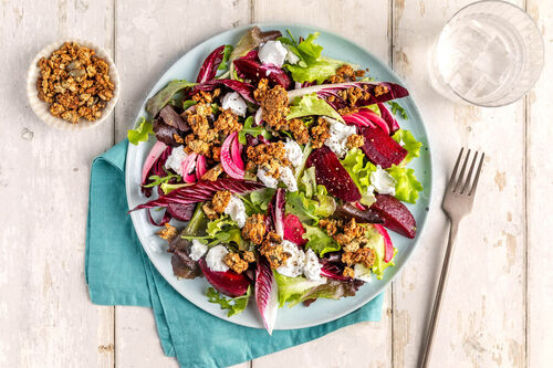 Salade met rode biet, roodlof en geitenkaas