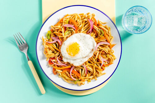 Bami Goreng mit Spiegelei