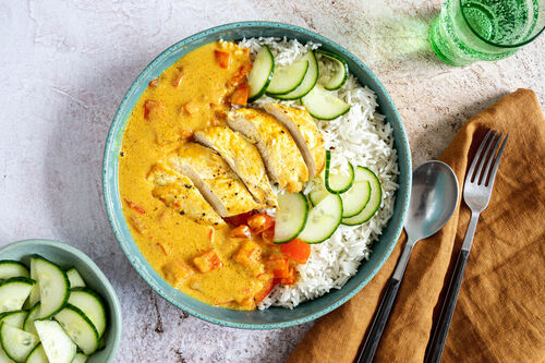 Milde curry met paprika en kip