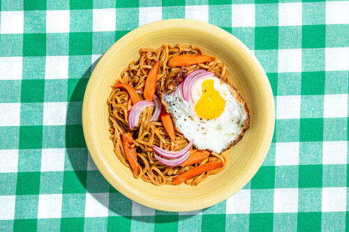 Bami Goreng mit Spiegelei