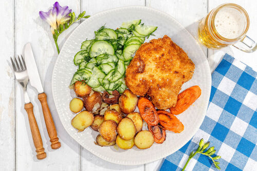 Paniertes Schweinesteak mit Bratkartoffeln
