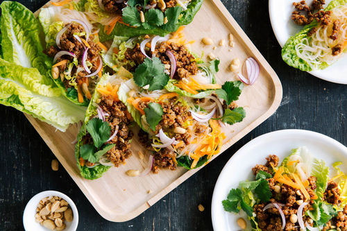 Salatschiffchen mit Hackfleisch