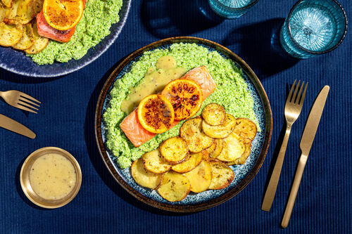 Gebakken zalm met sinaasappelsaus