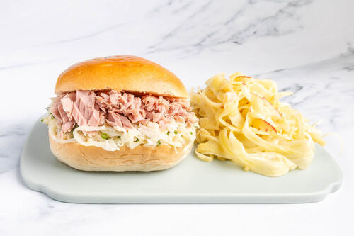 Broodje tonijn met zuurkool-slaw