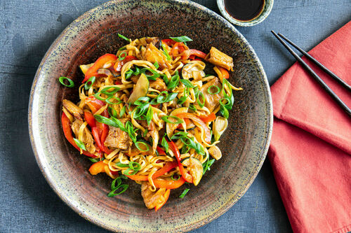 Vegane Hähnchennudeln Gong-Bao-Style