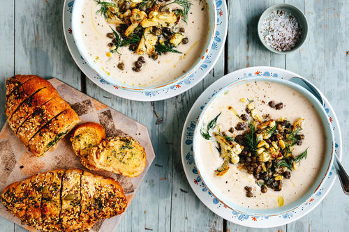 Blumenkohl-Fenchel-Suppe mit Pinienkernen