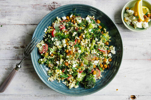 Kruidige parelcouscoussalade met feta