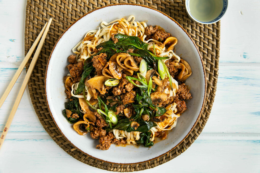 Koreansk pasta bolognese på oxkött med svamp, spenat och nudlar | Marley  Spoon