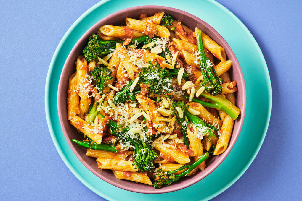 Red Pesto and Broccolini Pasta with Parmesan and Almond Crunch | Dinnerly