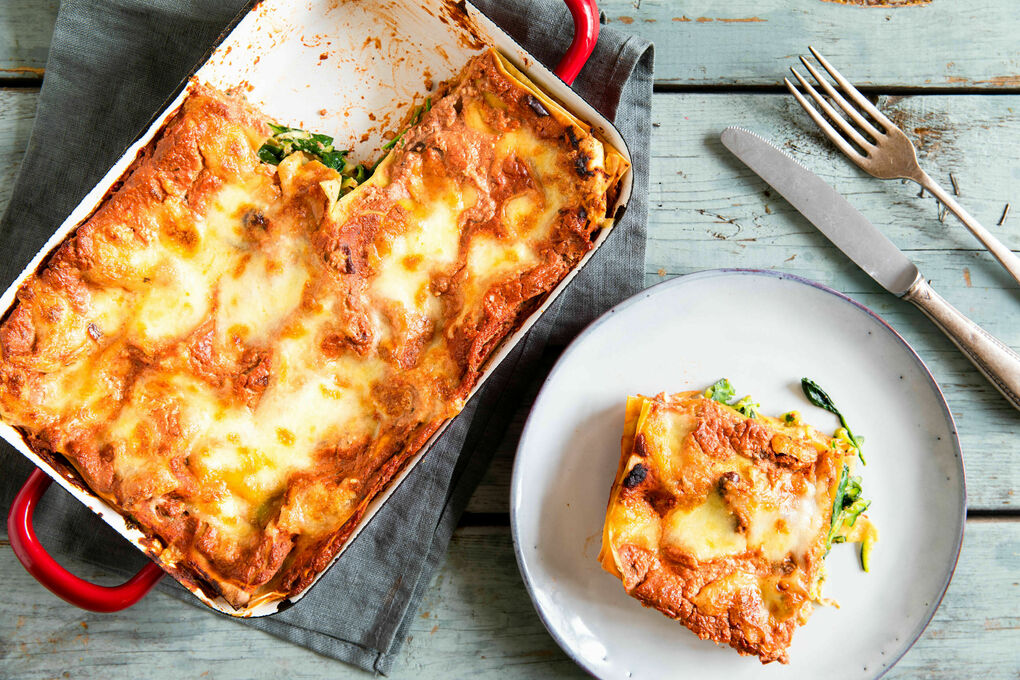 Ricotta-Zucchini-Lasagne mit Oliven überbacken mit Mozzarella | Marley Spoon