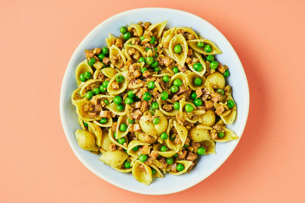 20-Minute Bacon and Pesto Pasta with Peas and Almonds | Dinnerly