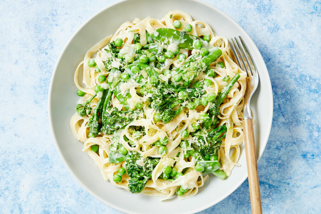 Alfredo-Style Green Pasta with Broccolini, Peas & Parmesan | Marley Spoon