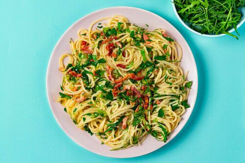 Schnelle Rucola-Pasta mit Speck mit Zucchini, Zitrone und frischer  Petersilie | Dinnerly