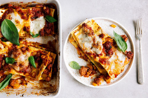 lasagne med samt frisk basilikum cremet mozzarella | Marley Spoon