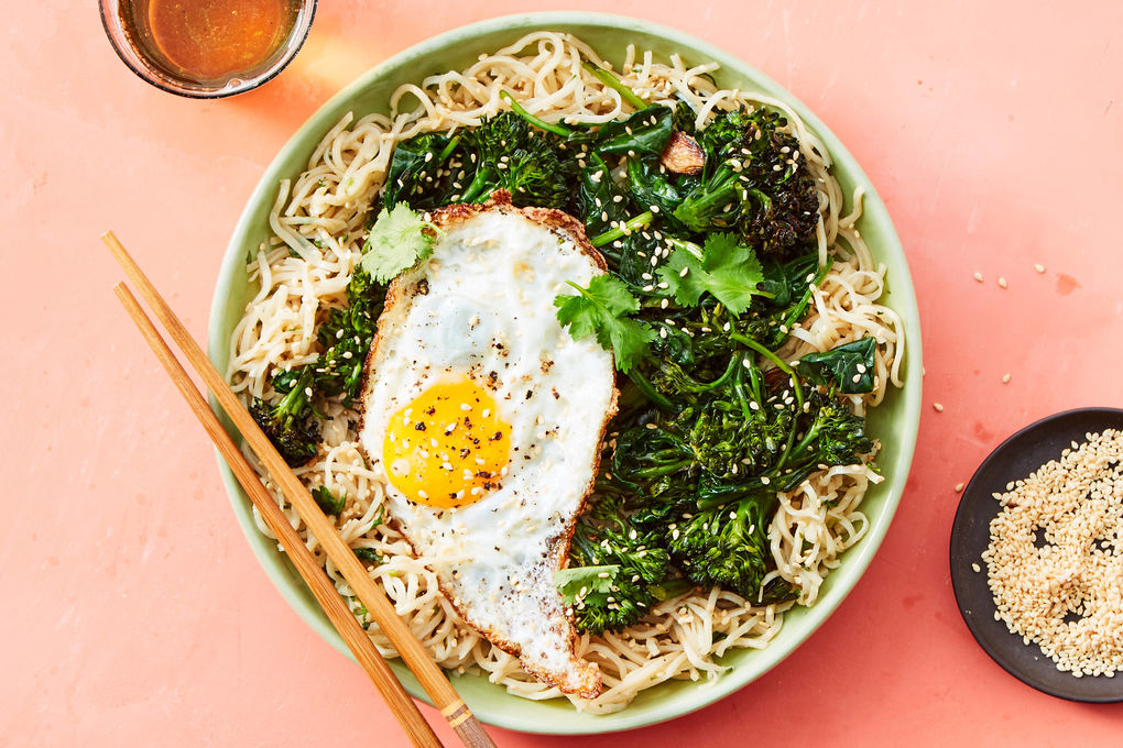 Miso Ramen Noodles with Spinach & Broccolini | Marley Spoon