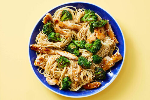 Teriyaki Chicken & Broccoli Noodles with Toasted Sesame Seeds | Dinnerly