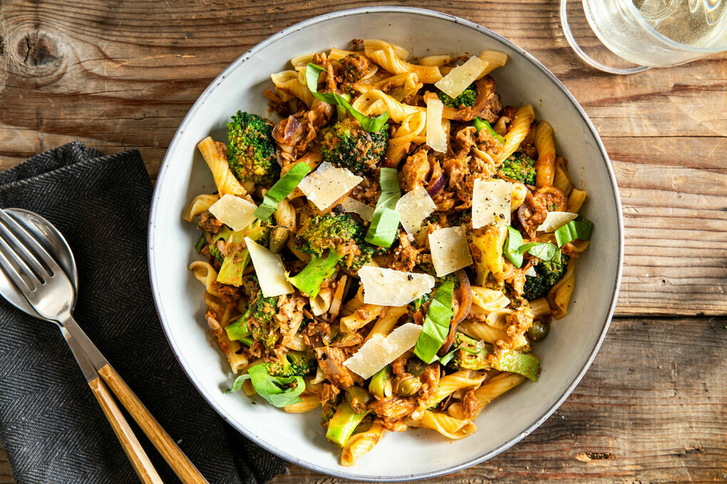 Pasta med tonfisk och ansjovis samt broccoli och en smakfull pesto | Marley  Spoon