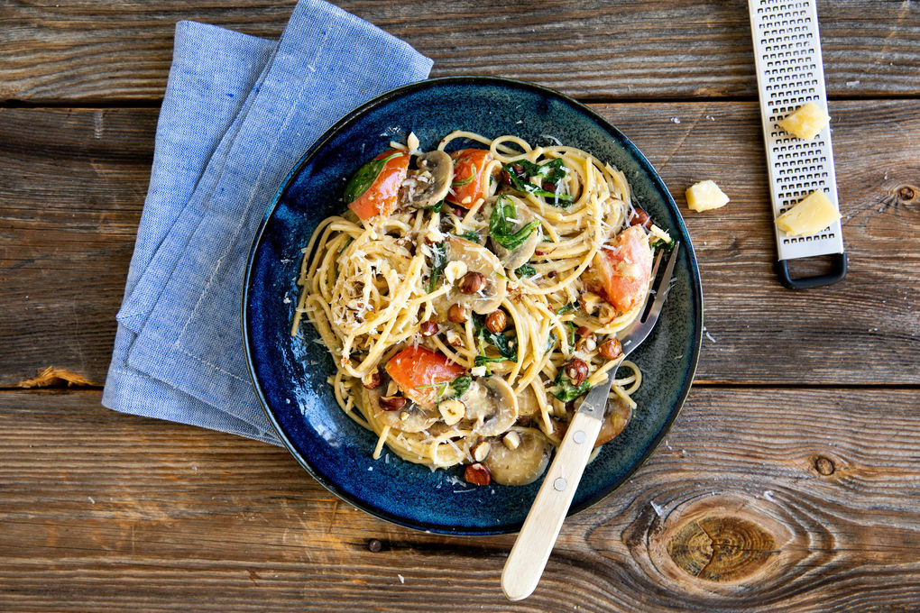 Krämig spaghetti och basilikapesto med champinjoner och spenat | Marley  Spoon